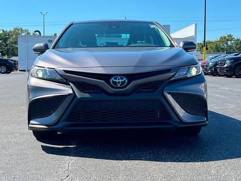 Used 2023 Toyota Camry SE image 2