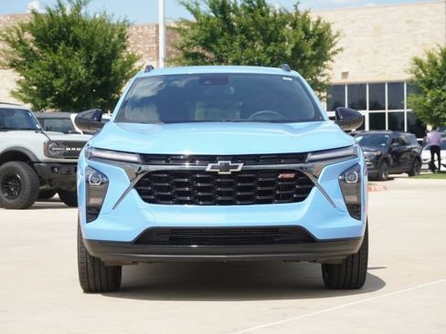 Used 2024 Chevrolet Trax RS w/ Sunroof Package FWD image 2