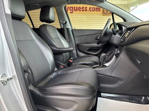 Used 2018 Chevrolet Trax LT w/ LT Convenience Package AWD/4WD image 24