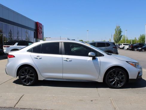 Used 2023 Toyota Corolla SE image 6