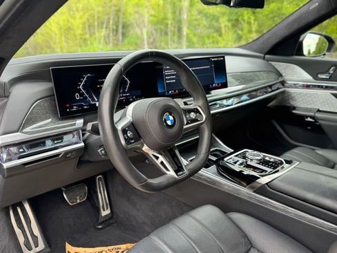 Used 2023 BMW 760i xDrive w/ Executive Package AWD/4WD image 8