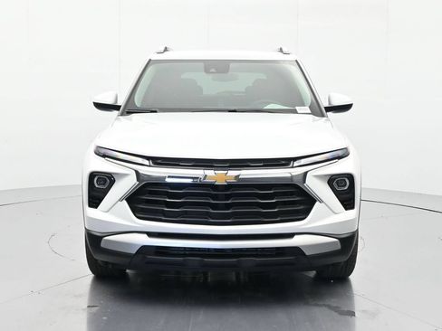 Used 2025 Chevrolet TrailBlazer LT FWD image 2