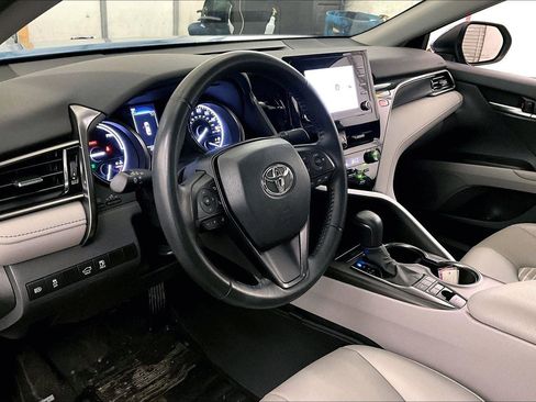 Used 2023 Toyota Camry SE image 12