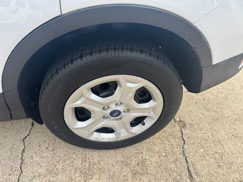 Used 2019 Ford Escape S image 10