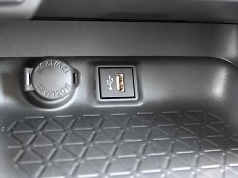 Used 2025 Toyota RAV4 XLE FWD image 14
