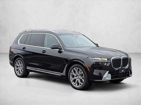 Used 2024 BMW X7 xDrive40i image 3