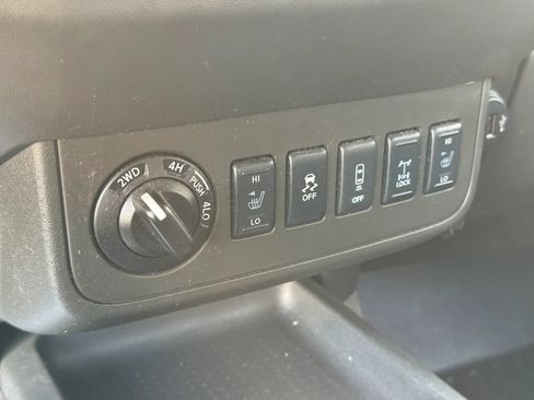 Used 2018 Nissan Frontier PRO-4X AWD/4WD image 21