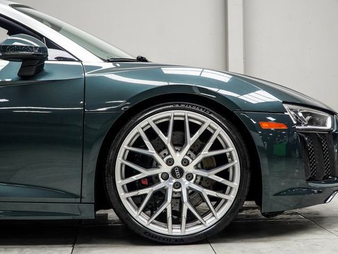 Used 2017 Audi R8 V10 w/ Carbon Exterior Package image 12