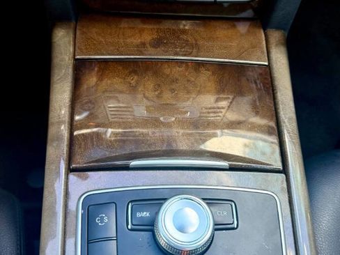 Used 2010 Mercedes-Benz E 350 4MATIC Sedan image 21