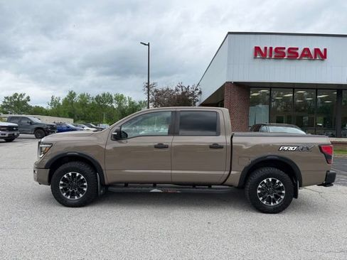 Used 2020 Nissan Titan PRO-4X w/ Pro-4x Convenience Package AWD/4WD image 6