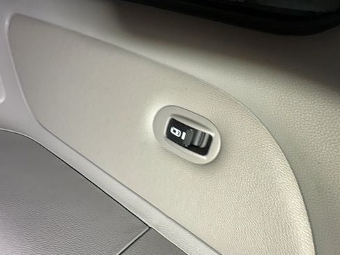 Used 2012 Kia Sedona EX FWD image 73