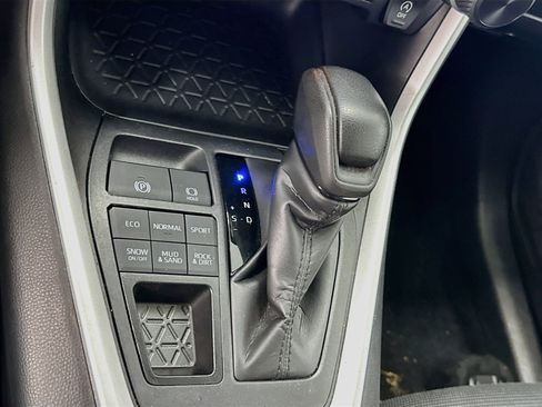 Used 2025 Toyota RAV4 LE AWD/4WD image 25