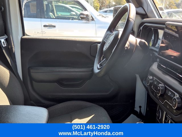 Used 2025 Jeep Wrangler Unlimited Rubicon AWD/4WD image 11