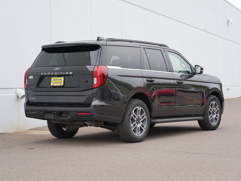 Used 2025 Ford Expedition Active AWD/4WD image 3