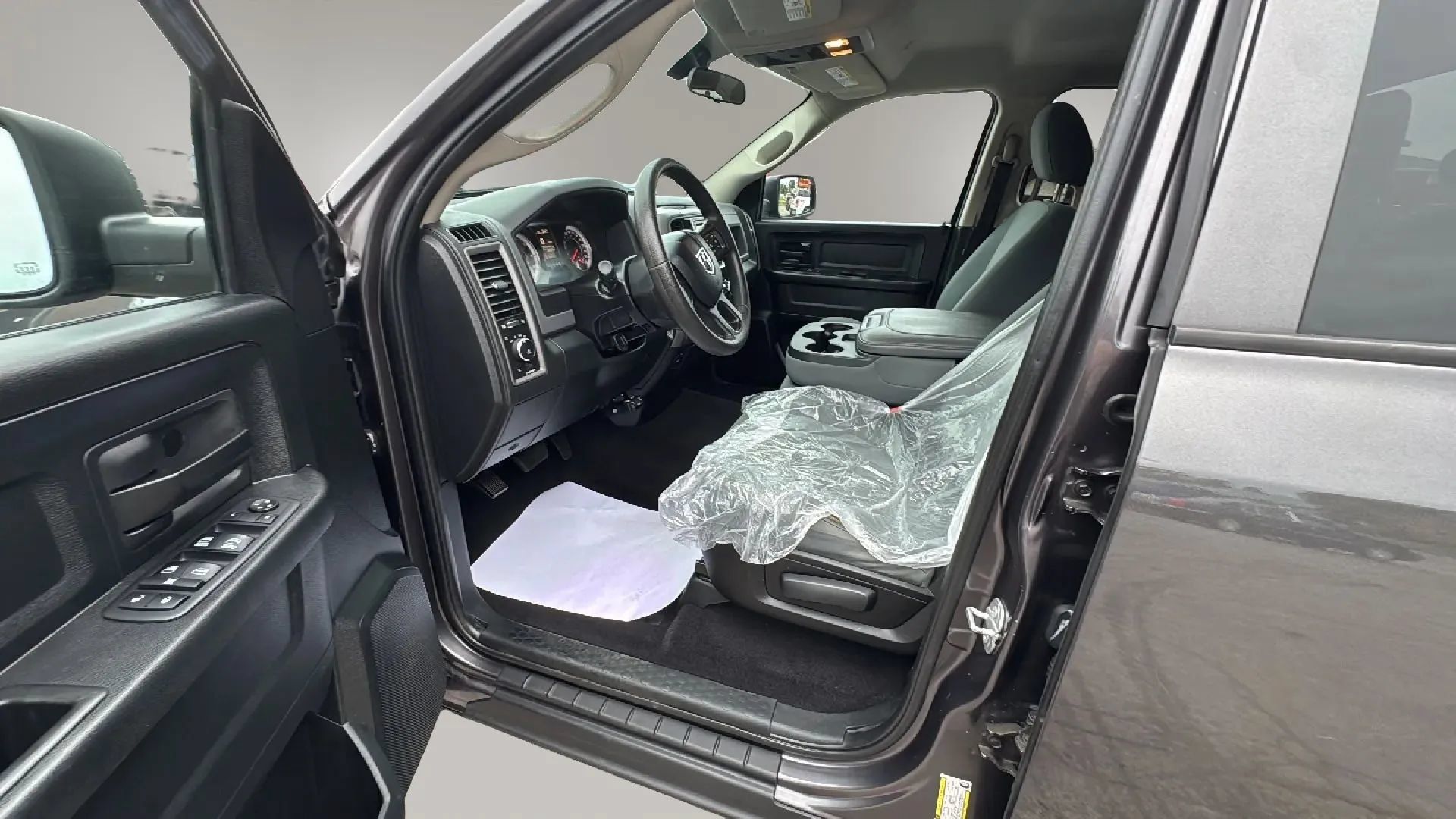 Used 2017 RAM 1500 Express w/ Express Value Package AWD/4WD image 30