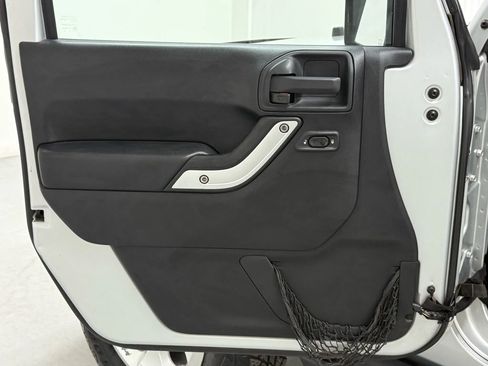 Used 2011 Jeep Wrangler Unlimited Sahara image 18