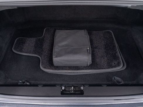 Used 2025 Aston Martin Vanquish RWD image 36