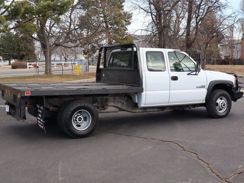 Used 2007 GMC Sierra 3500 W/T w/ Heavy-Duty Power Package image 4