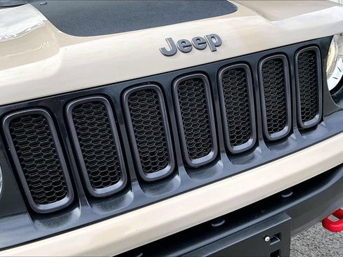 Used 2016 Jeep Renegade Trailhawk AWD/4WD image 33