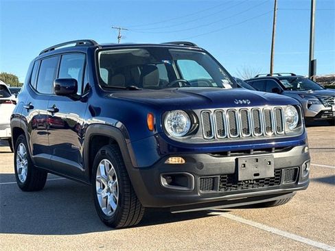 Used 2017 Jeep Renegade Latitude image 2