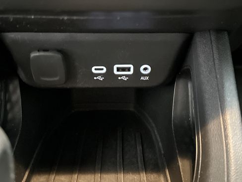Used 2023 Chevrolet TrailBlazer LT AWD/4WD image 37