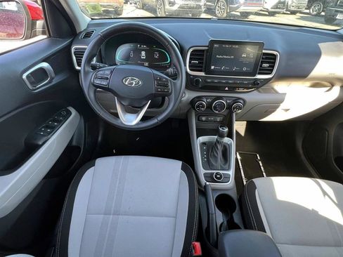 Used 2025 Hyundai Venue SEL FWD image 11