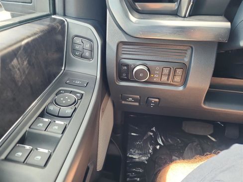 New 2025 Ford F350 Lariat w/ Black Appearance Package image 25