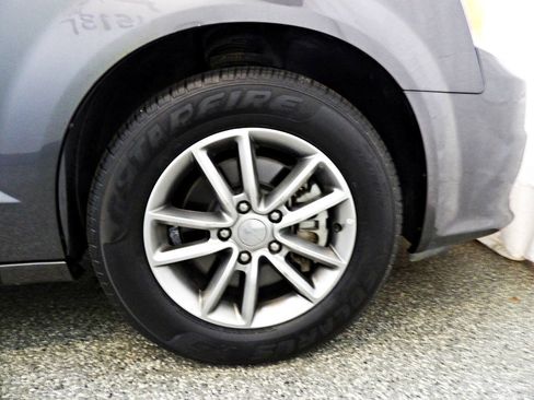 Used 2016 Dodge Grand Caravan SE FWD image 21