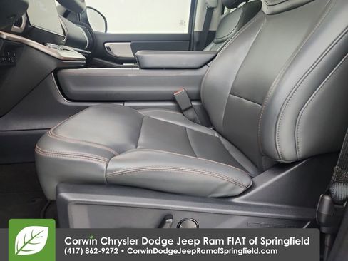 Used 2025 Ford Expedition Active AWD/4WD image 20