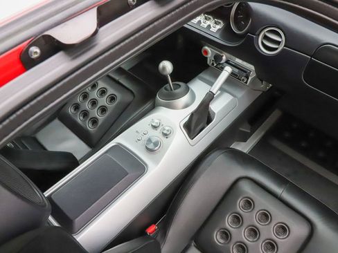Used 2006 Ford GT RWD image 10