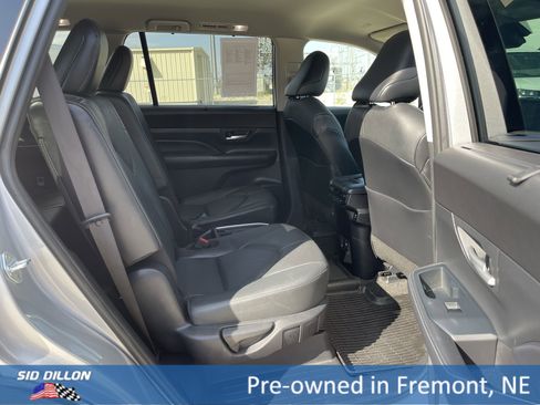 Used 2024 Toyota Grand Highlander Limited image 9