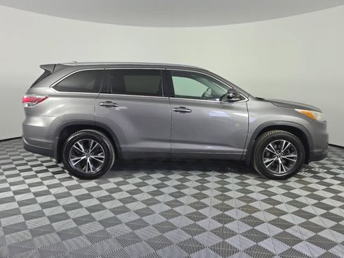 Used 2016 Toyota Highlander XLE AWD/4WD image 8