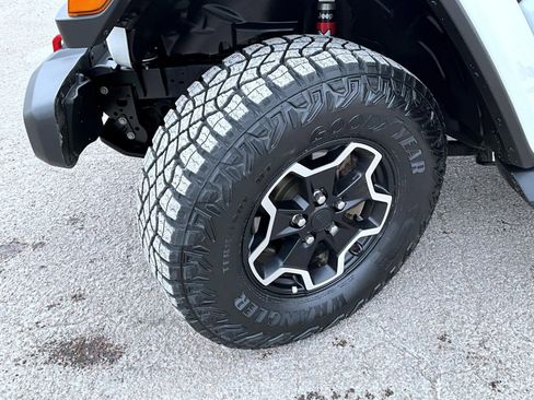 Certified 2021 Jeep Gladiator Rubicon AWD/4WD image 23