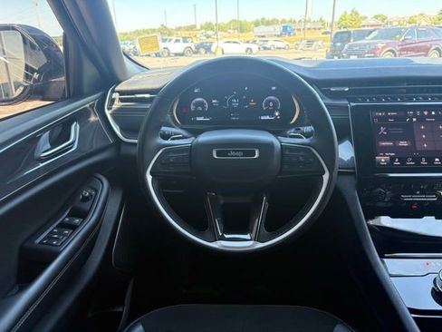 Used 2022 Jeep Grand Cherokee Altitude image 14