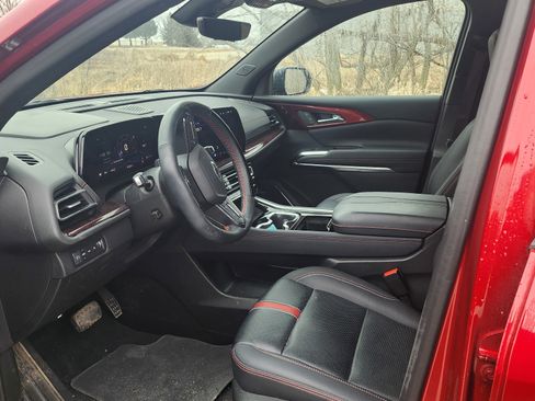 Used 2024 Chevrolet Traverse RS image 6