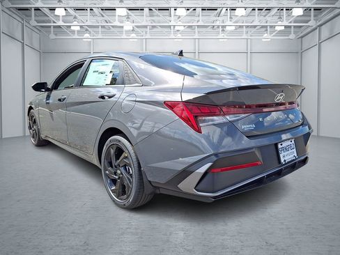 New 2026 Hyundai Elantra SEL Sport Premium FWD image 2