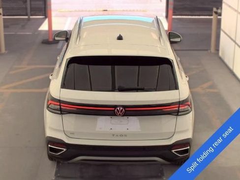 Used 2025 Volkswagen Taos SE FWD image 11