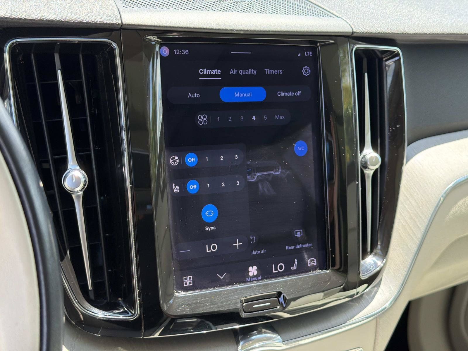 Certified 2023 Volvo XC60 B5 Plus w/ Climate Package AWD/4WD image 12