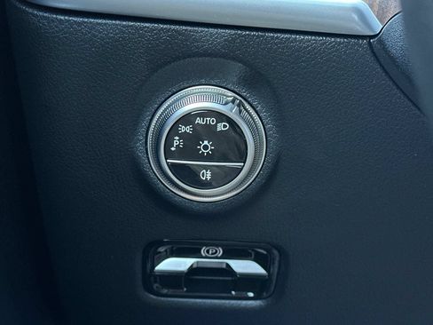 Used 2025 Mercedes-Benz C 300 4MATIC Sedan image 35