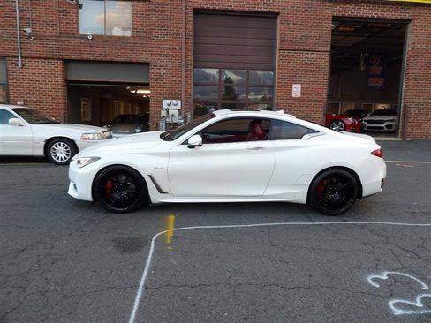 Used 2018 INFINITI Q60 Red Sport 400 w/ Sensory Package 3.0T Sport image 4