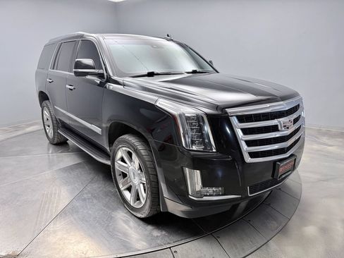 Used 2019 Cadillac Escalade Luxury AWD/4WD image 3
