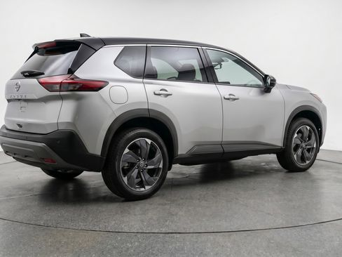 Used 2025 Nissan Rogue SV FWD image 9