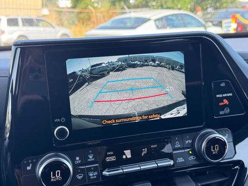 Used 2025 Toyota Highlander XSE image 27