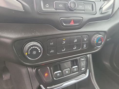 Used 2020 GMC Terrain SLE w/ Elevation Edition FWD image 26