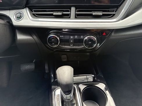 Used 2024 Chevrolet Trax LT FWD image 27