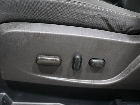 Used 2019 Ford Escape SE image 12