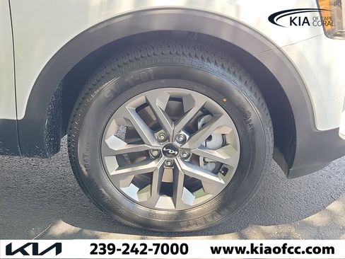 Certified 2024 Kia Telluride LX FWD image 7