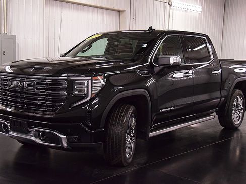 Used 2025 GMC Sierra 1500 Denali Ultimate image 3