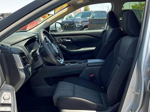 Used 2024 Nissan Rogue SV image 28