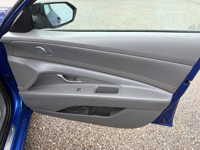Used 2025 Hyundai Elantra Sport FWD image 19